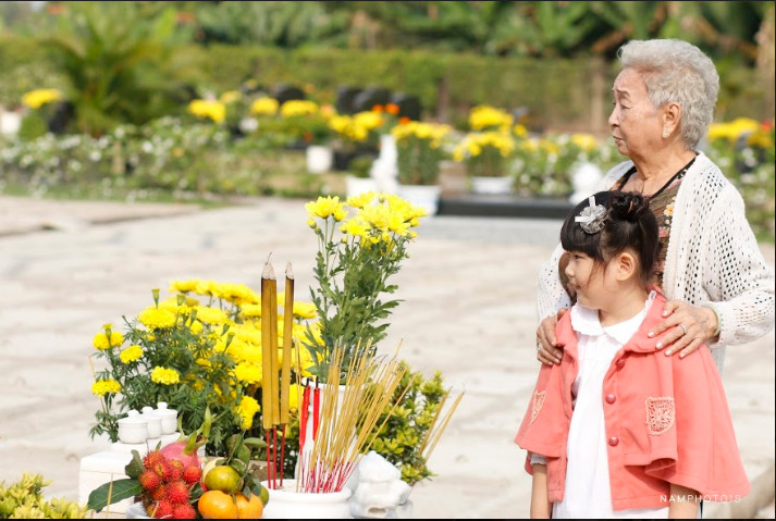 hoa cúc vàng phong thủy nhà thờ