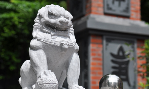 sư tử đá linh vật đá